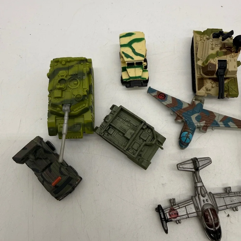 Unbranded Military Vehicle & Figure Lot Small Multicolor Camouflage Army Toys